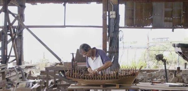 心中的守护:澳门老人700小时造一条永不起航的渔船|模型船|澳门|船厂_新浪新闻