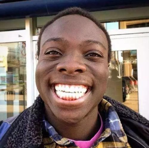 非洲人除了牙白,还有一个隐秘的地方比牙还白,你知道在哪里吗