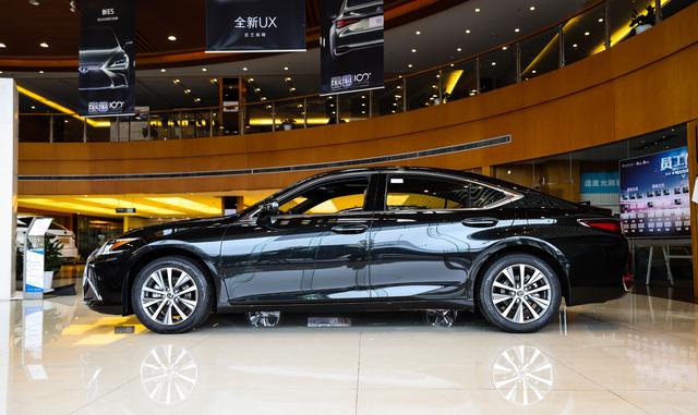 丰田凯美瑞的价格买雷克萨斯实拍最便宜的es200