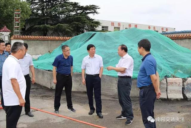 南阳市交通局长党长双检查指导潦河公路超限站大气污染防治工作