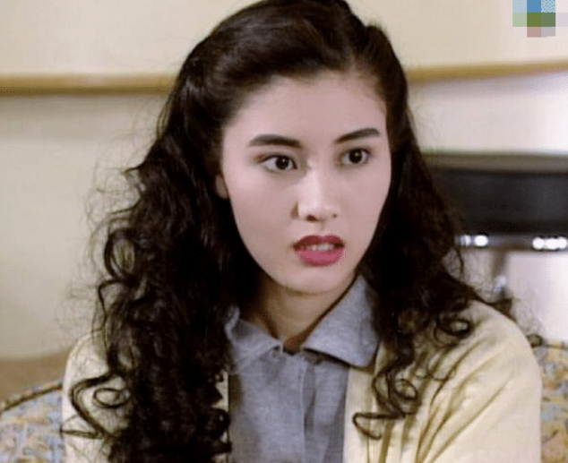 后来在袁洁莹的身边出现了一位同性密友阮嘉欣,为了她袁洁莹向外界