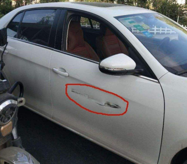 车辆自己刮蹭怎么保险 车停路边被刮蹭保险赔偿