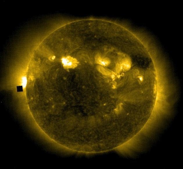 太阳表面出现黑色不明飞行物