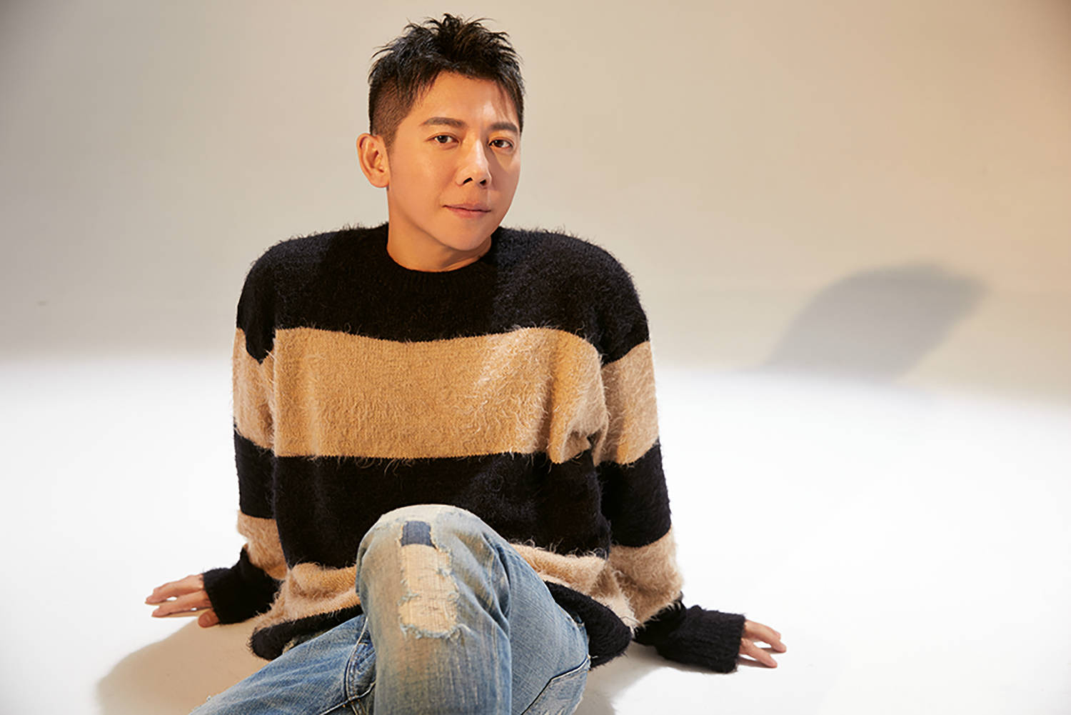 胡海泉新歌携手唱作rapper王以太碰撞精彩 歌曲获赞