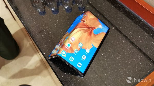 外媒再次体验华为 mate x 可折叠手机:处理器升级为麒麟 990