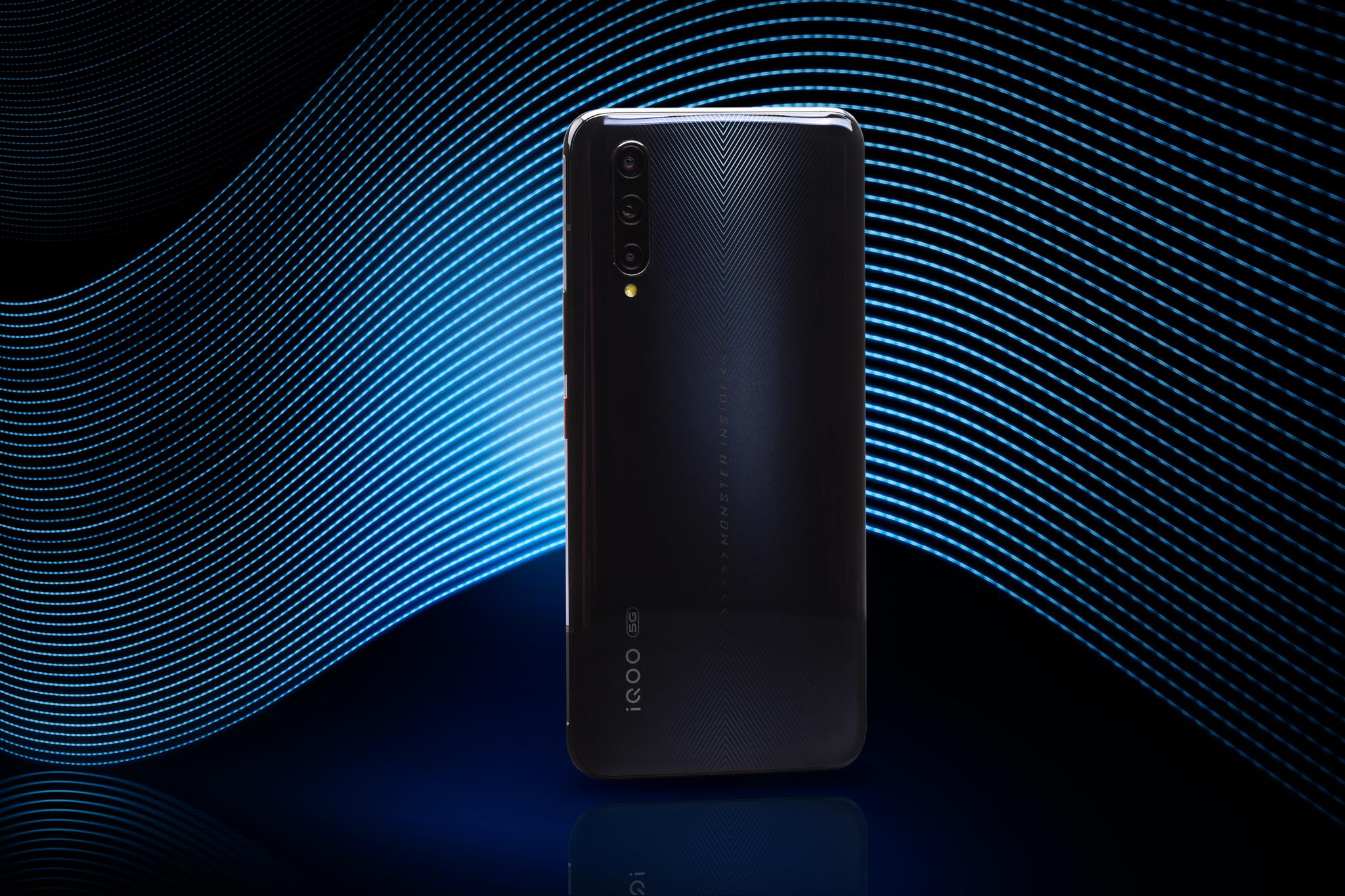 iqoopro5g版图赏来看看跑分50万的5g手机长啥样