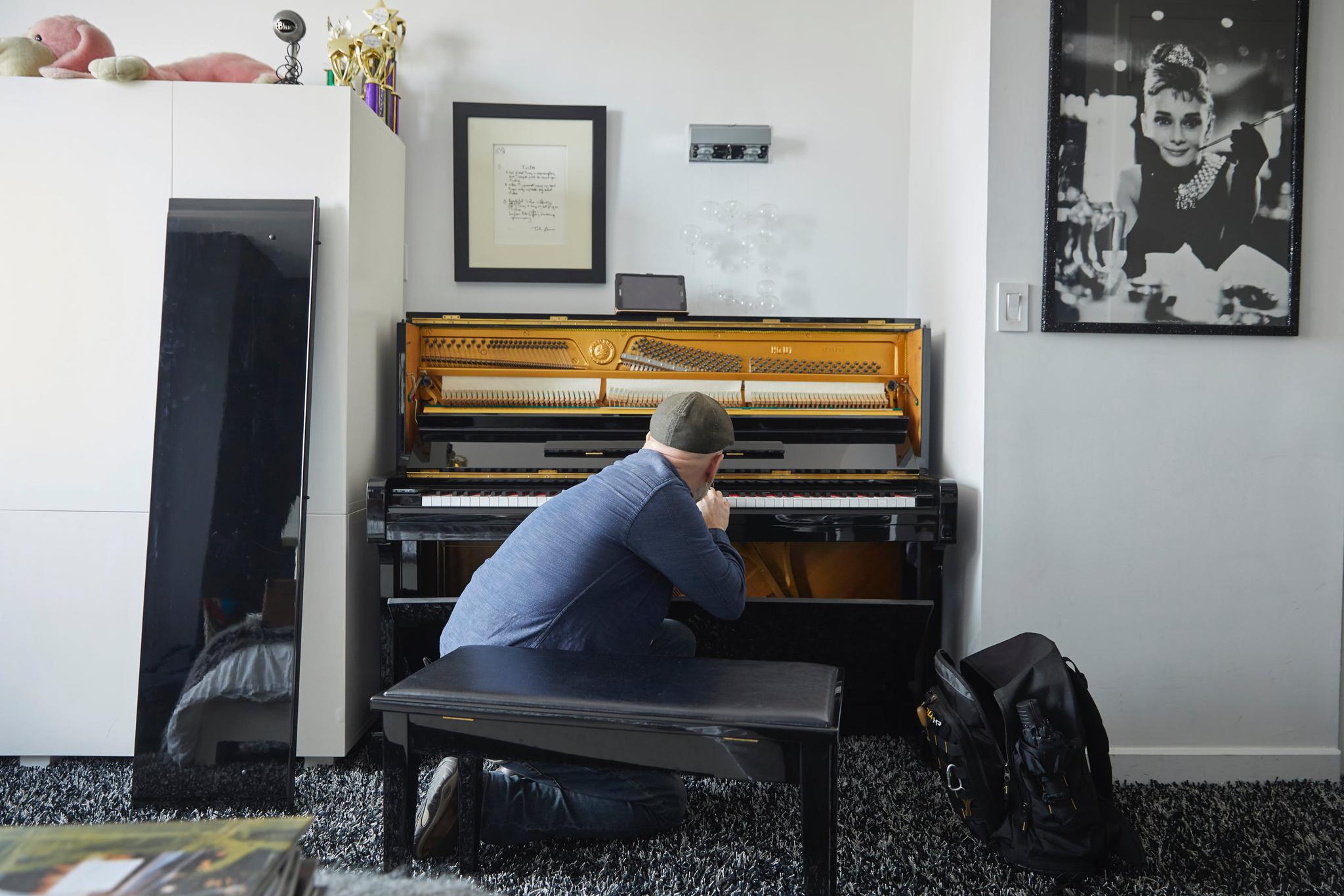 从歌剧院到布鲁克林褐砂石街一位钢琴调音师的一天