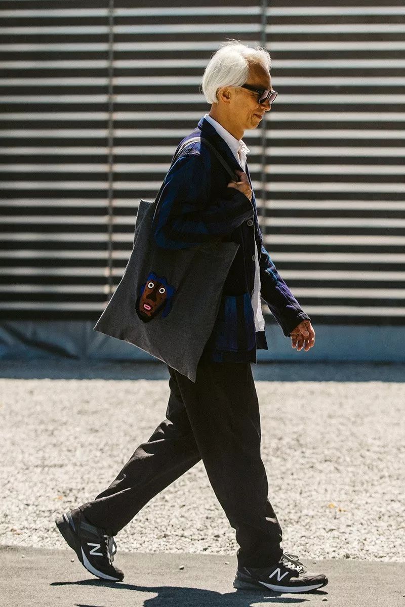 曾今作为 michael jordan 最喜爱的球鞋之一,当下也因与 virgil abloh