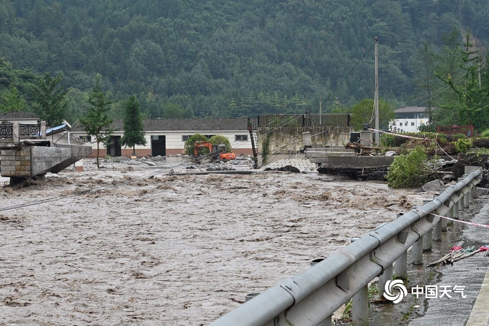 8月19日22时到21日15时,成都大邑县西部沿山乡镇出现暴雨到大暴雨天气