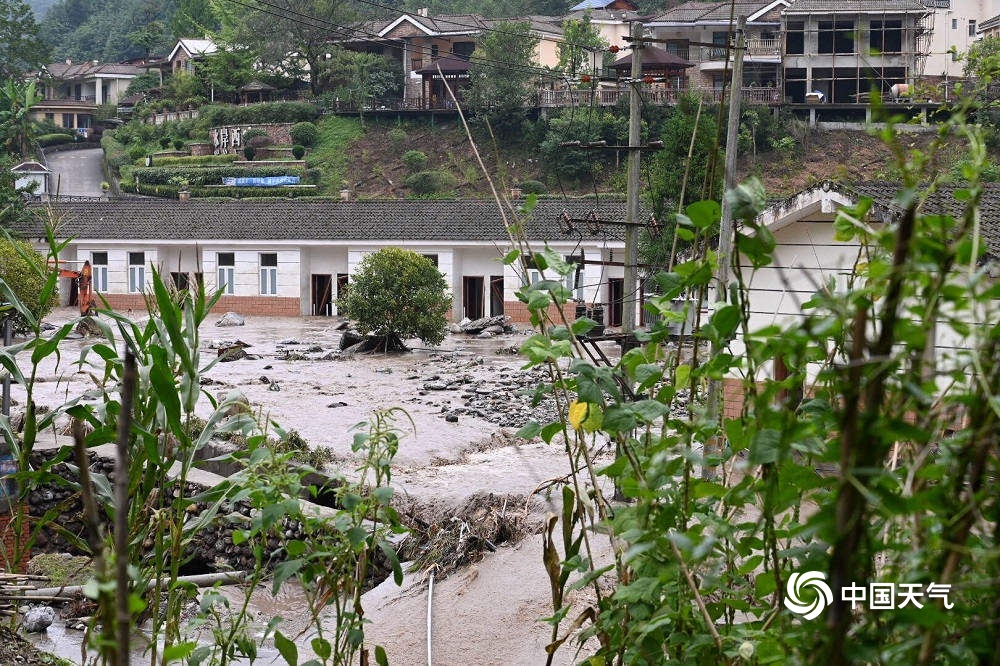 8月19日22时到21日15时,成都大邑县西部沿山乡镇出现暴雨到大暴雨天气