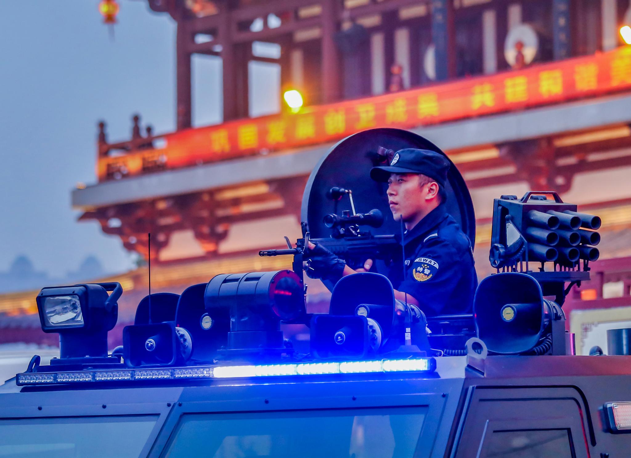 西安警方开展打防整治飓风行动