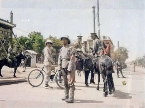 上色老照片:张勋复辟现场照,溥仪第二次登基,12天失去皇位_新浪新闻