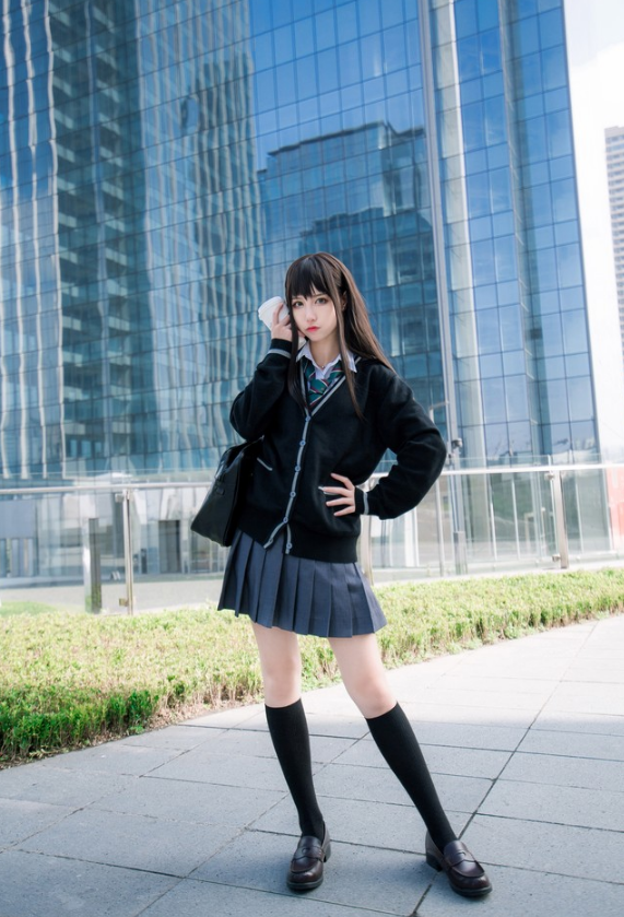 高中生cos涩谷凛,意外带火"镜面鞋",网友:学生党最爱|小姐姐|镜面