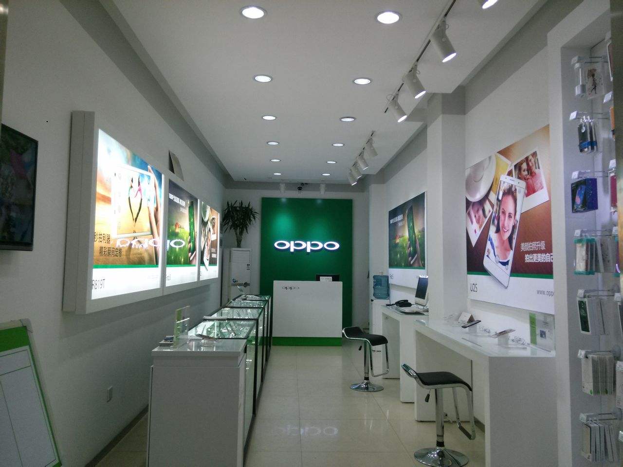 去实体店买手机先对导购员甩出这两句术语她就不坑你了