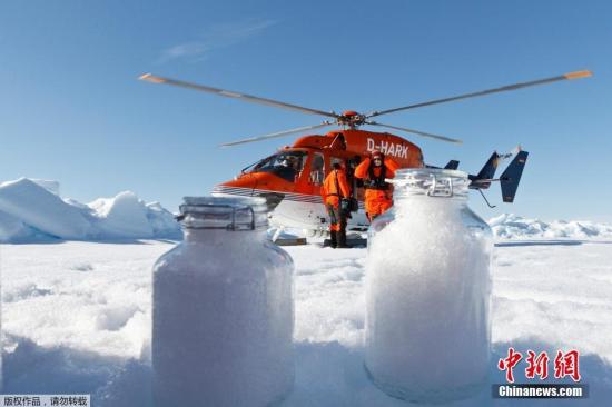  资料图：研究团队在北极冰芯中发现塑料微颗粒。