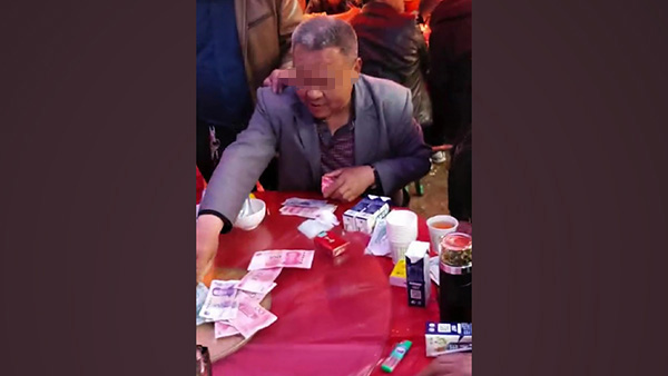 网传陕西山阳一村支书聚众赌博。 来源:网传视频截图