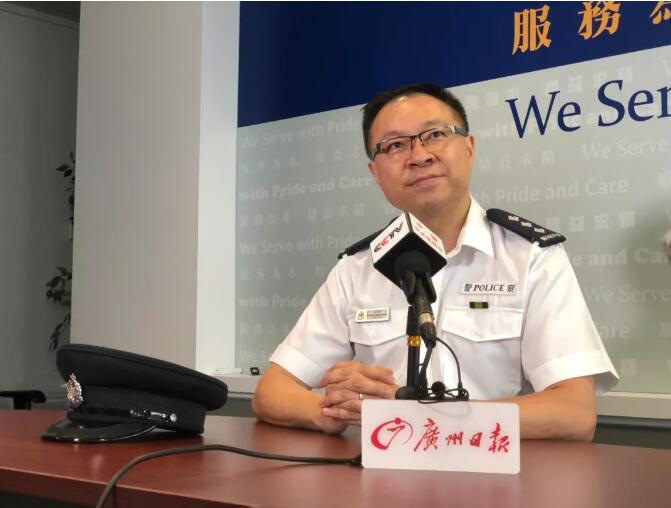 他是香港警务处总督察林景升,也是一名谈判专家.