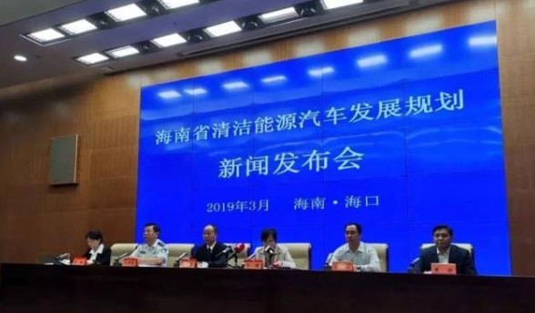 国六的方向盘还没焐热，燃油车要限制售卖了？燃油车还能开几年？