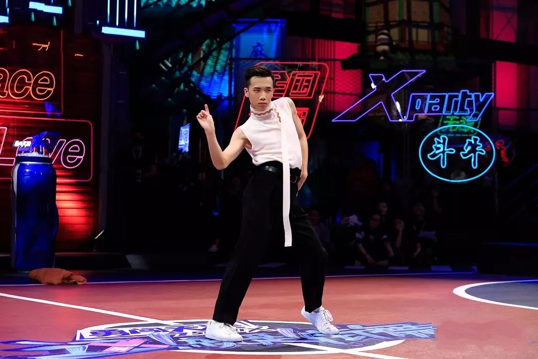 《街舞2》中被易烊千玺看中,韩庚舍不得淘汰,这位舞者值得被爱