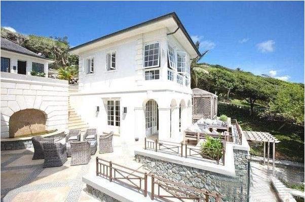 徐子淇曝出自己的豪宅,加入豪门生活真好,有大泳池和私人花园