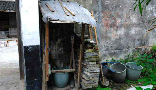 农村厕所改革厕所没异味农民却用不起了