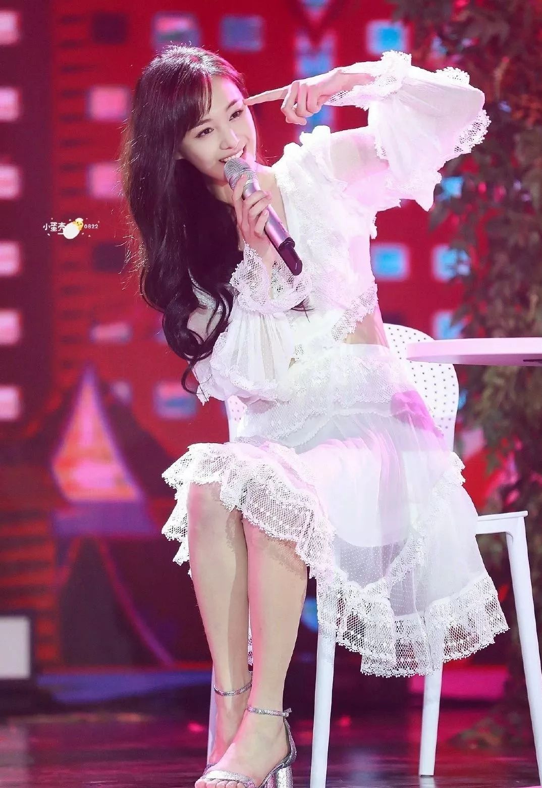 出道十年生日会上隔空喊话张翰郑爽活成了楚雨荨的模样