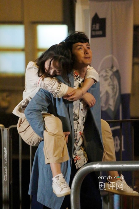 《爱美丽狂想曲》萧正楠背陈滢上斜路 死撑不辛苦