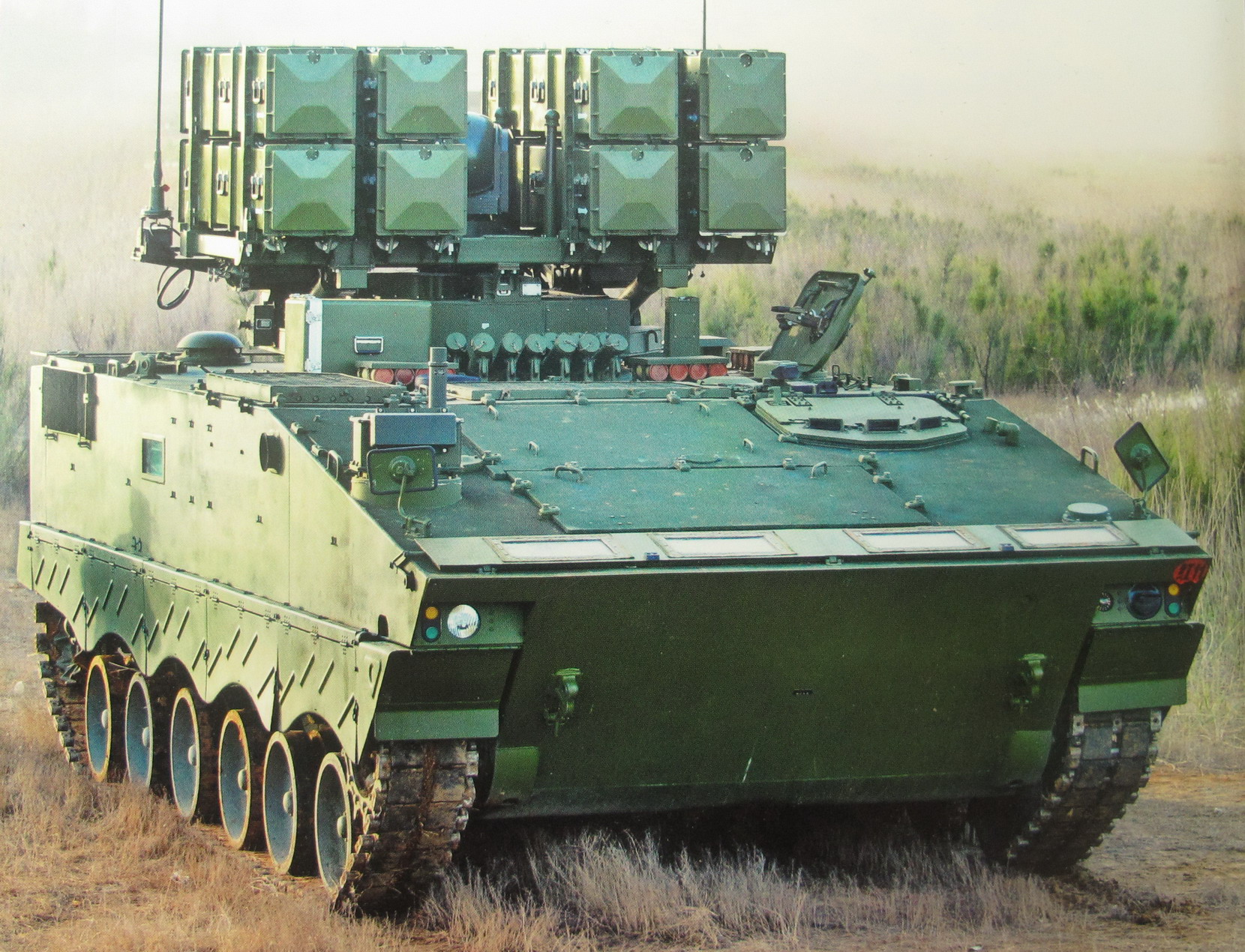 光纤制导导弹哪家强?红箭-10可穿透2米厚装甲,但受天气影响较大