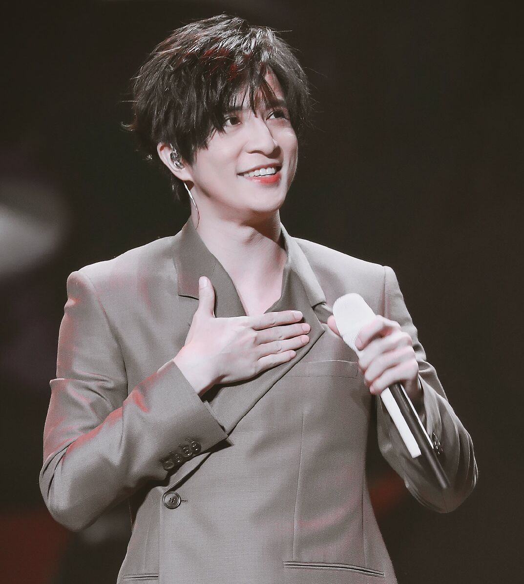 薛之谦新歌笑场的歌词曝光作曲人是张洢豪两人二度合作