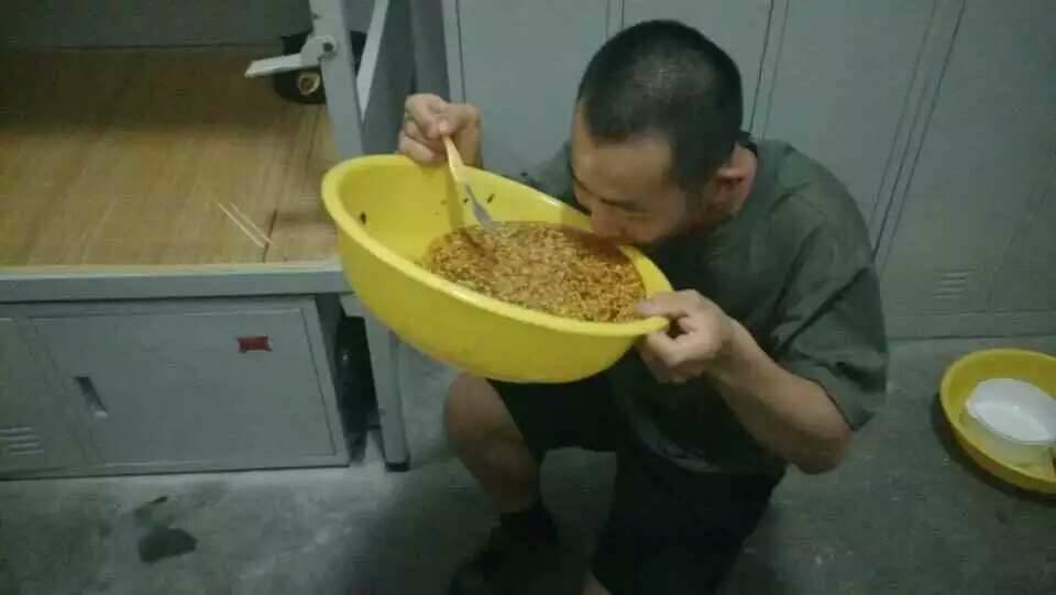 官兵有一万种用法,堪称最强单兵装备|脸盆|军营|解放军_新浪新闻