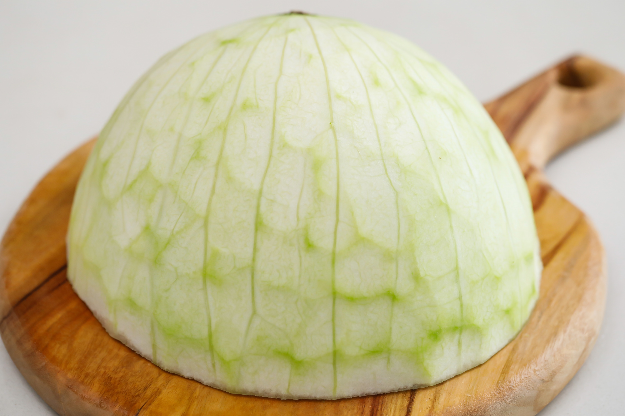 西瓜吃完皮别扔做成凉拌西瓜皮夏天吃清凉解暑开胃爽口