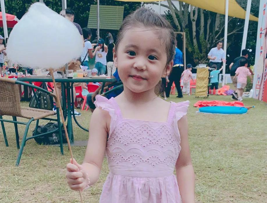 上帝不仅吻了咘咘,还给波妞开了窗,贾静雯的基因没谁了!