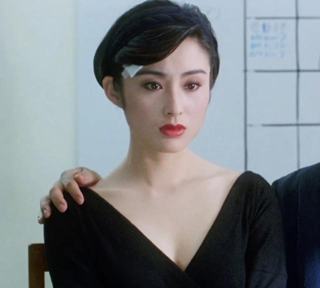 和周星驰合作过14部电影的女神,逛街一次买五包烟,51岁依然年轻|张敏