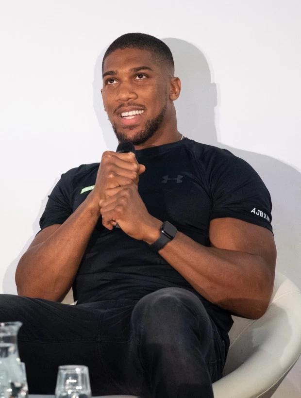 乔书亚中指纹身雄狮森林图案巧妙掩盖茧子重拾信心欲摧毁鲁伊兹