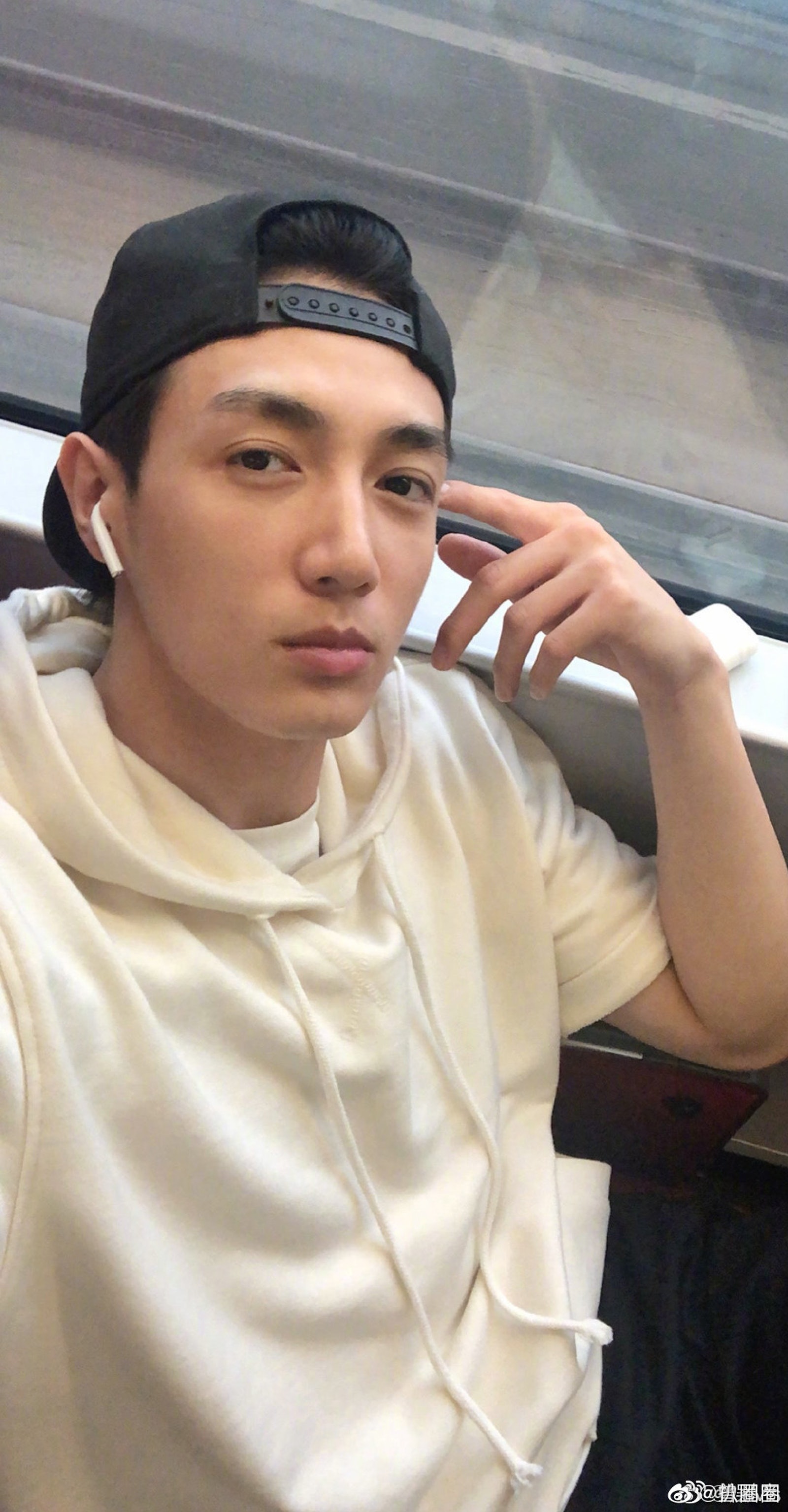 萧亚轩40岁生日高调公布恋情 现任男友系24岁高大靓仔小鲜肉