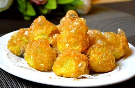 色泽乳白,表皮膨松,如轻纱蝉翼——泡泡油糕