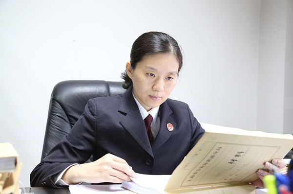 新时代奋斗者全国优秀公诉人陈苹英姿无惧惩犯罪宽严相济暖人心