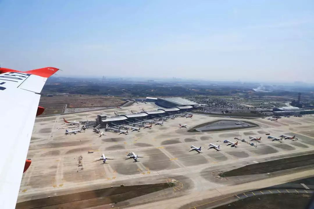 波音747"爆胎"堵住南昌机场,这架小飞机上演火线救援!