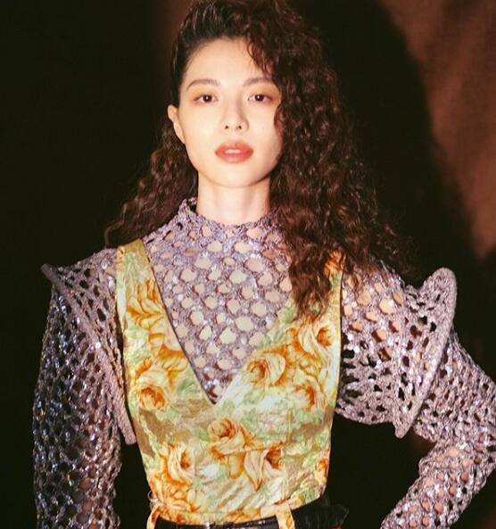 可盐可甜又复古泡面头造型中那位女星最美