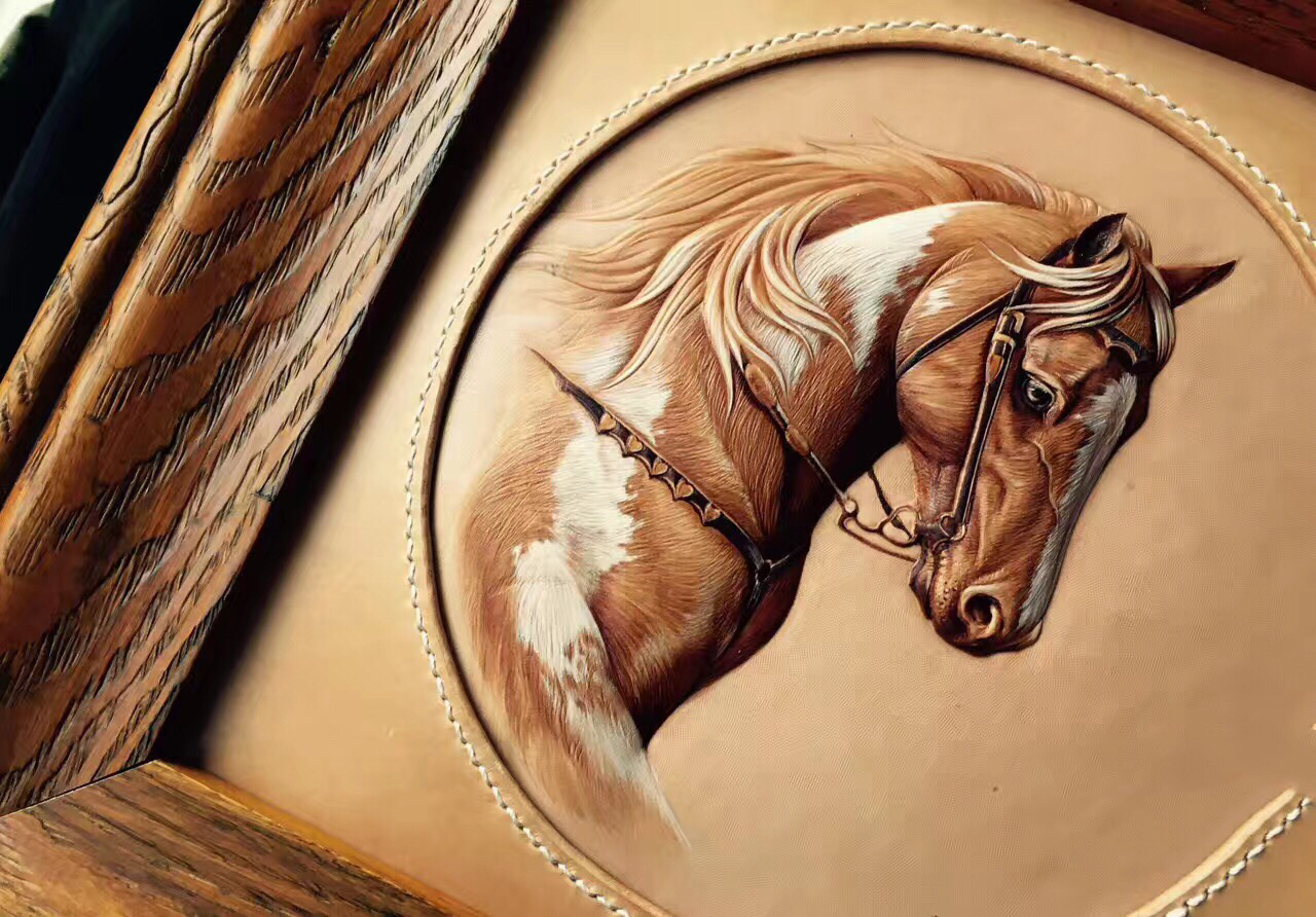 乔雪的皮雕作品.受访者供图