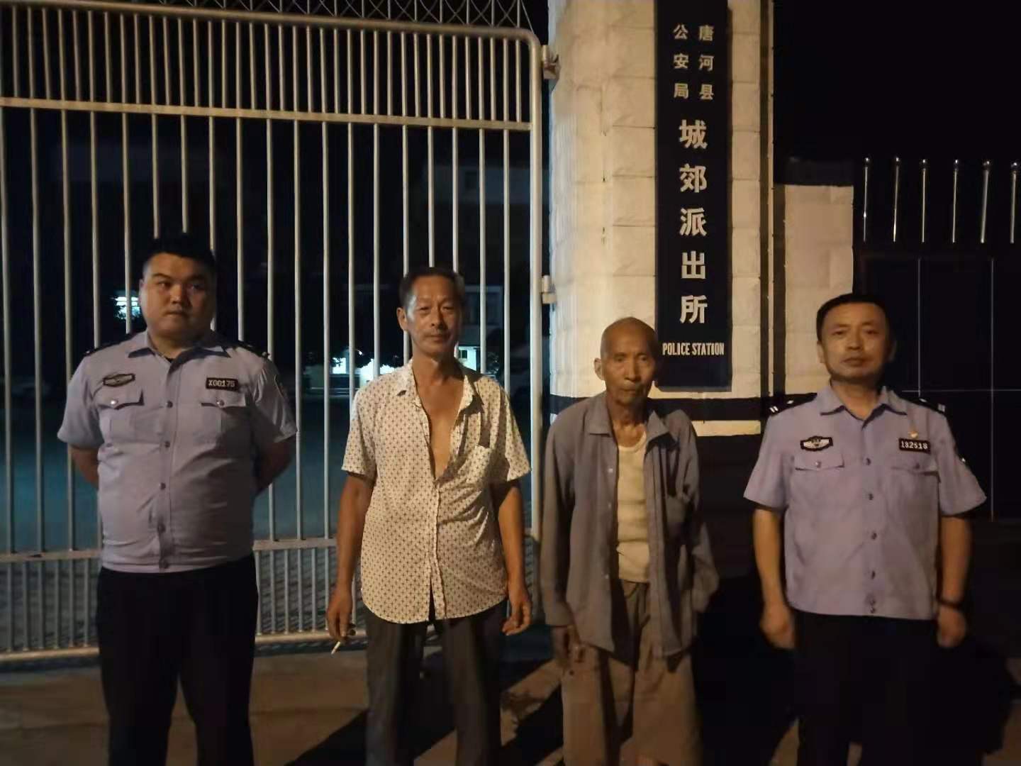 南阳唐河城郊派出所辅警牛牧青 暖心照顾 帮迷路老人找到归宿
