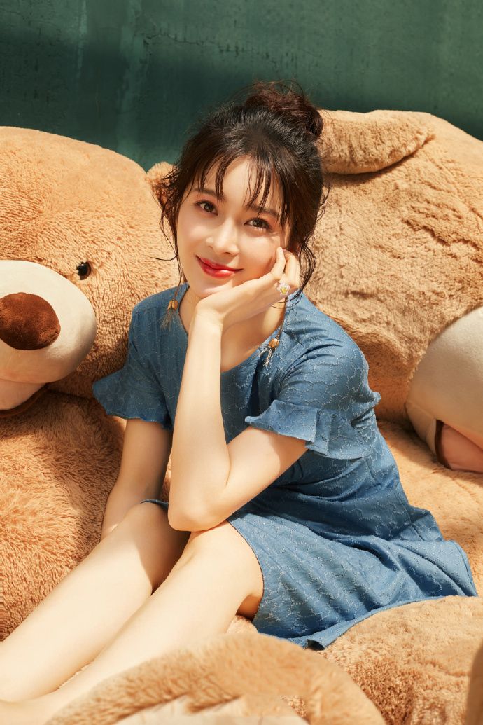 这位李碧莲的扮演者是赵樱子,在剧中灵动俏丽,聪慧伶俐,虽然出场的