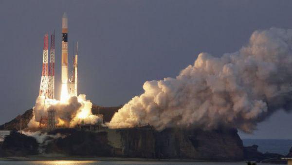  2016年2月17日，日本使用H2A运载火箭发射X射线天文卫星。（新华社）