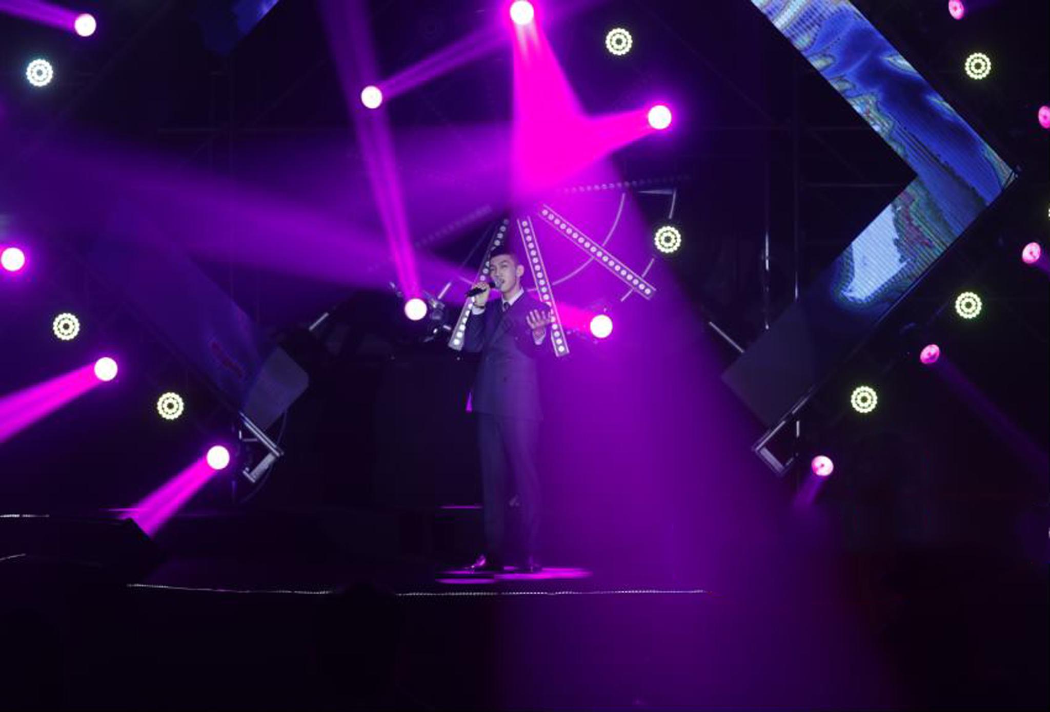 邓见超深情献唱音乐节 感谢粉丝一路相伴