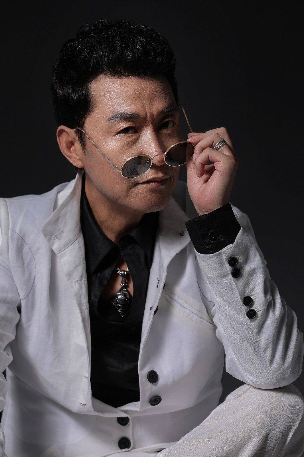 赵燕国彰《非对称较量》定档 网友:豪哥又来圈钱了