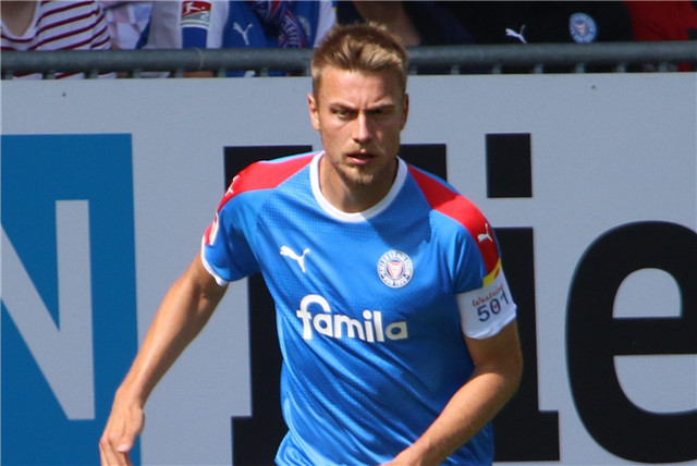 德乙:圣保利vs基尔高士丁,胜利的天平将倾向哪一方?