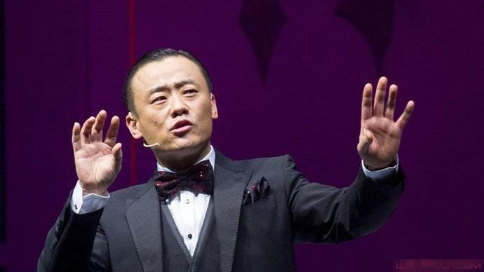 经历了那么多,52岁的周立波要在美国卡内基复出,胜算有几分?