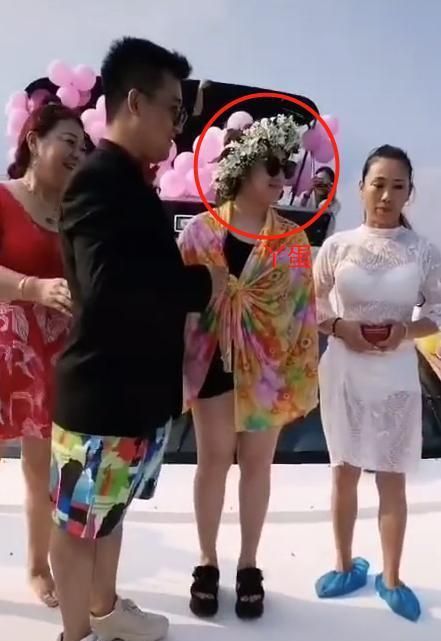 赵本山女徒弟丫蛋被求婚,大胆穿泳装举行游艇派对