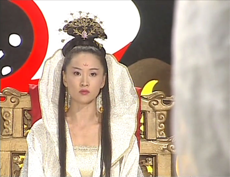 《绝代双骄》中于莉扮演邀月,她不仅人长得美,武功也非常的高,与妹妹
