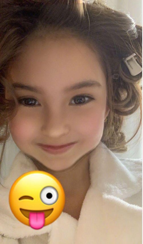 周杰伦女儿照片曝光引发粉丝热议哇塞混血baby耶